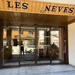 Apartment Neves - Location: Pour 4 Personnes Dans Un Quartier Jeune Et Anime *