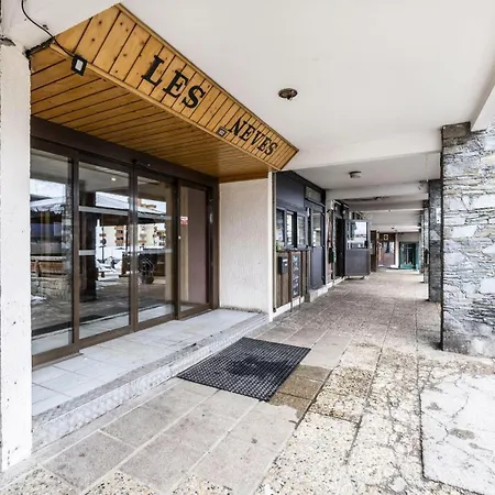 Apartment Neves - Location: Pour 4 Personnes Dans Un Quartier Jeune Et Anime Val Thorens