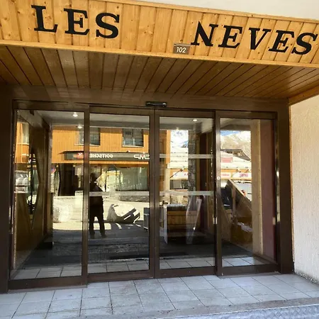 Neves - Location: Pour 4 Personnes Dans Un Quartier Jeune Et Anime Val Thorens