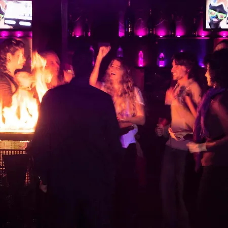 Neves - Location: Pour 4 Personnes Dans Un Quartier Jeune Et Anime * Val Thorens