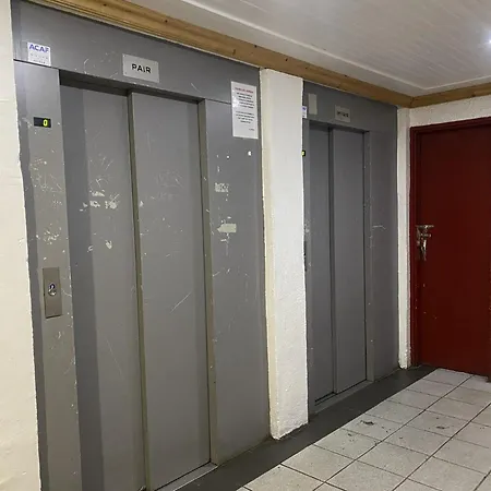 Apartment Neves - Location: Pour 4 Personnes Dans Un Quartier Jeune Et Anime