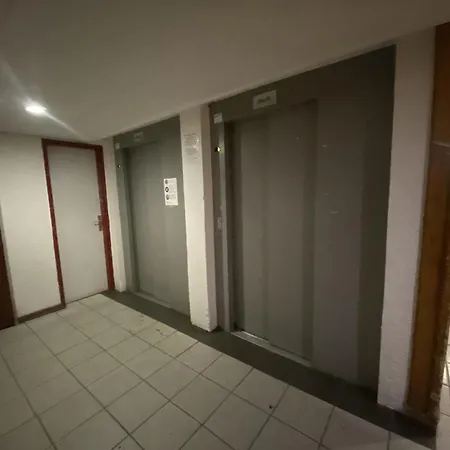 Apartment Neves - Location: Pour 4 Personnes Dans Un Quartier Jeune Et Anime