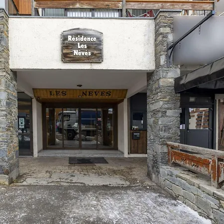 Apartment Neves - Location: Pour 4 Personnes Dans Un Quartier Jeune Et Anime *