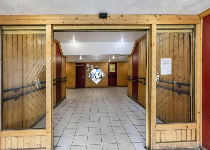 Neves - Location: Pour 4 Personnes Dans Un Quartier Jeune Et Anime * Val Thorens