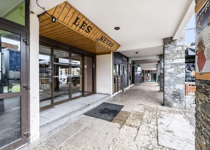 Apartment Neves - Location: Pour 4 Personnes Dans Un Quartier Jeune Et Anime Val Thorens