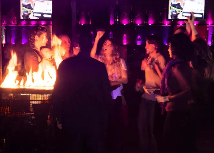 Neves - Location: Pour 4 Personnes Dans Un Quartier Jeune Et Anime * Val Thorens