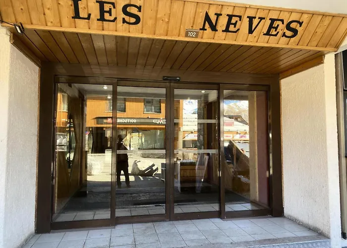 Apartment Neves - Location: Pour 4 Personnes Dans Un Quartier Jeune Et Anime *